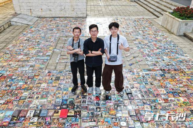 原創三位影迷分享20年收藏 “碟影重重”展2500多張DVD光碟