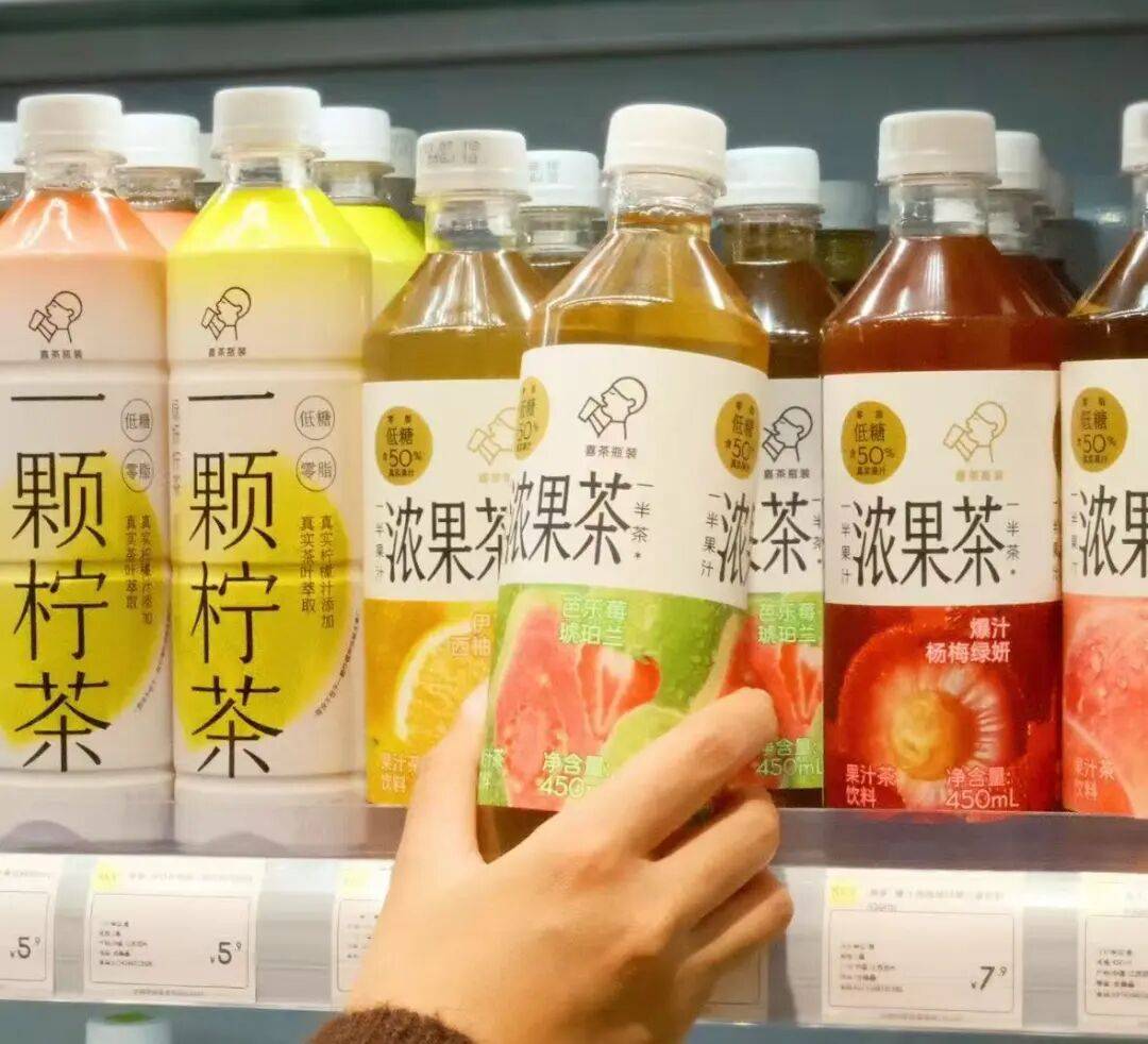 從杯子到瓶子，茶咖巨頭們把生意做到了超市貨架上