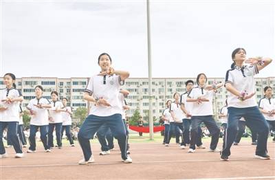 中醫藥文化“花開”中學校園