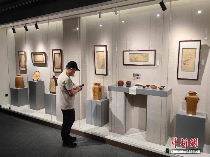 以刀刻雅韻 非遺紫砂雕刻展在滬開幕
