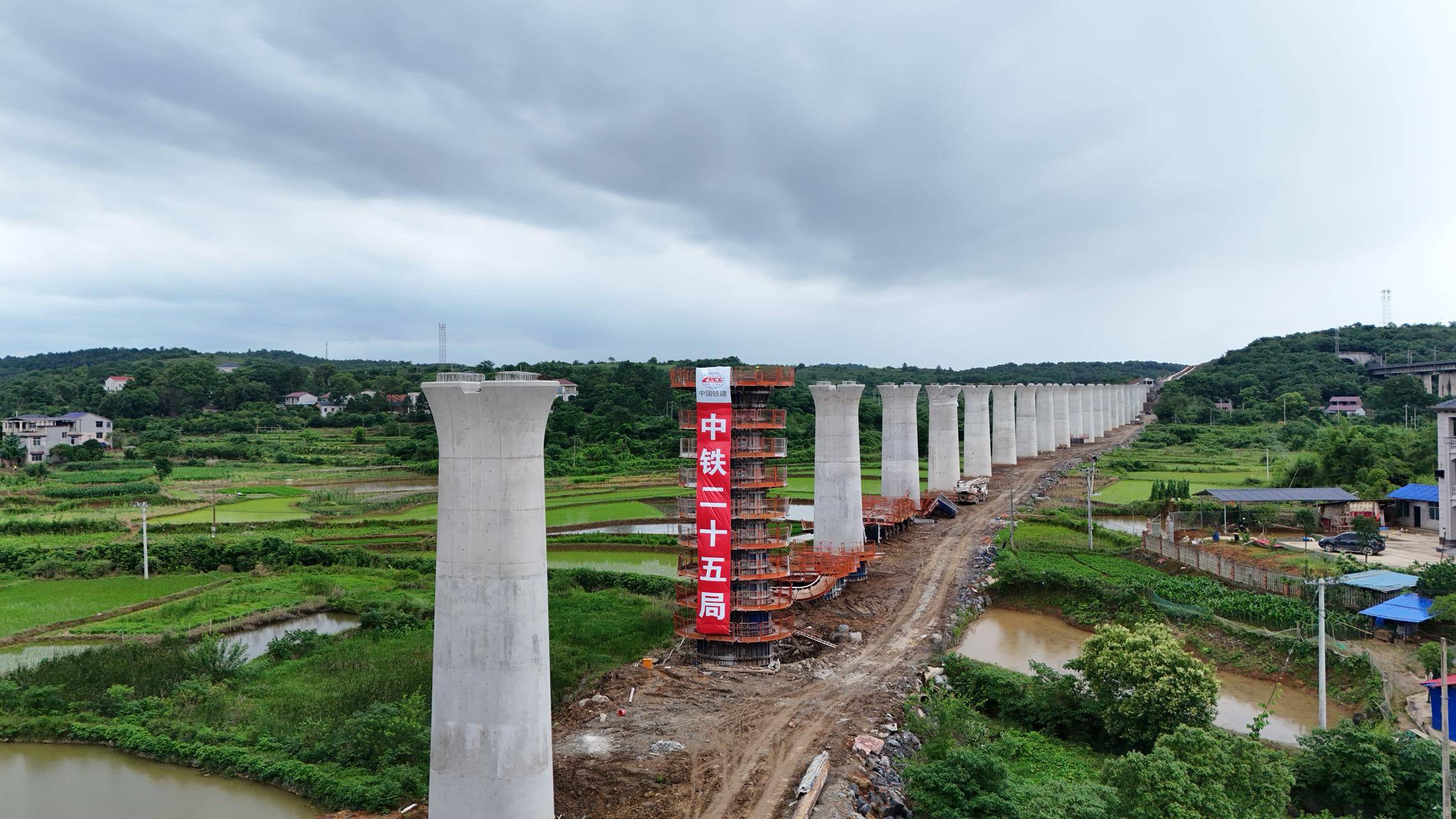 邵永高鐵永州段橋樑線下主體完工，建成後將拉通湖南中西部與南部地區間快速鐵路通道