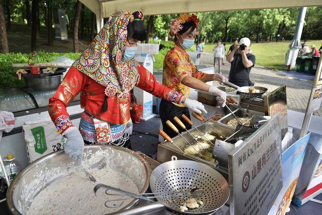 朝陽公園彙集65項非遺美食，上演“舌尖上的中國”