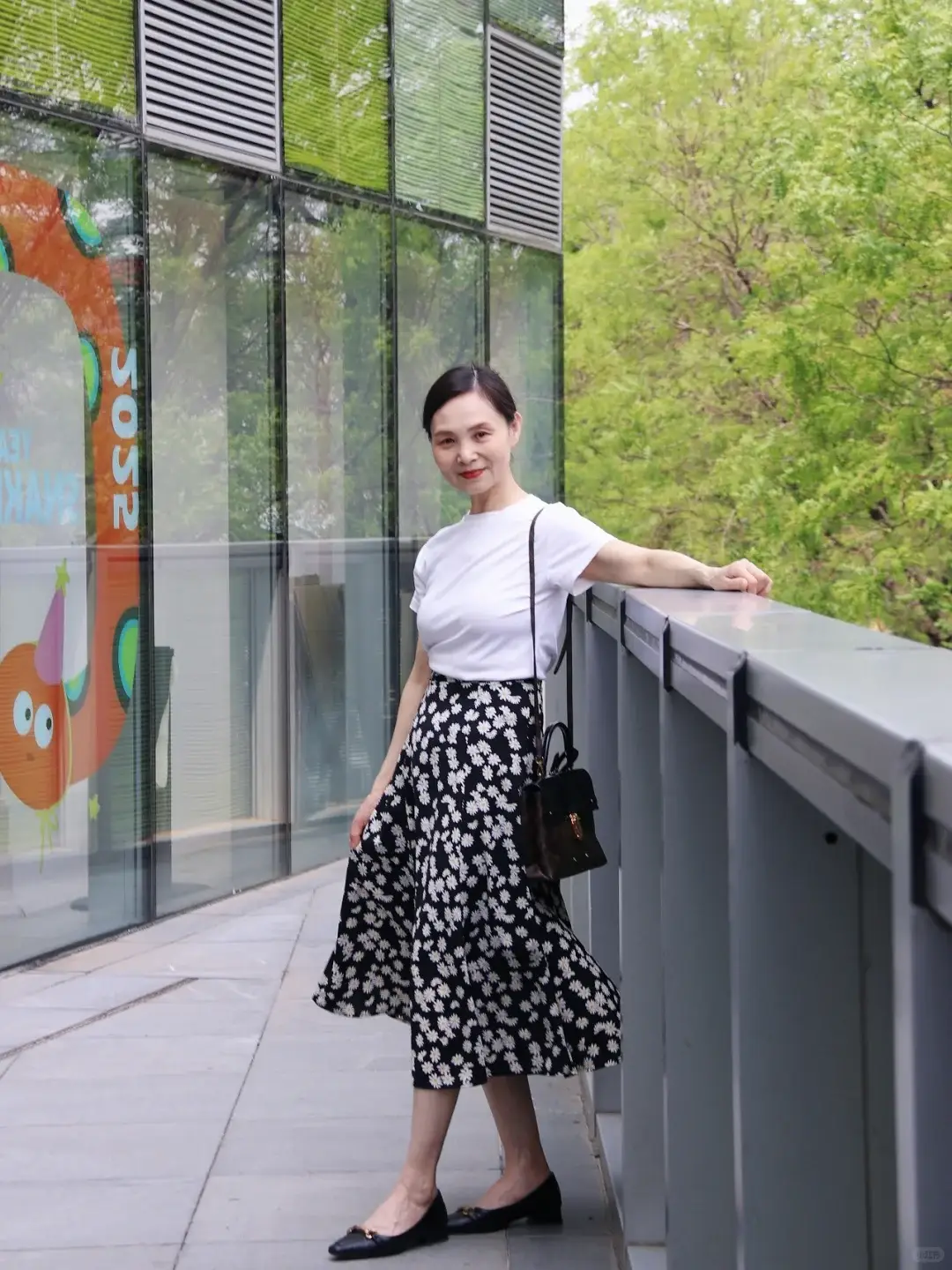 原創夏季“碎花裙”別亂穿！大齡女性避開兩點，優雅耐看不顯土
