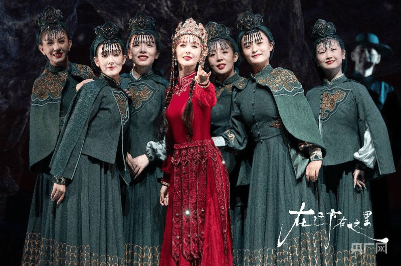 舞蹈詩劇《在遠方·在這裡》亮相廈門 以舞展現大美新疆