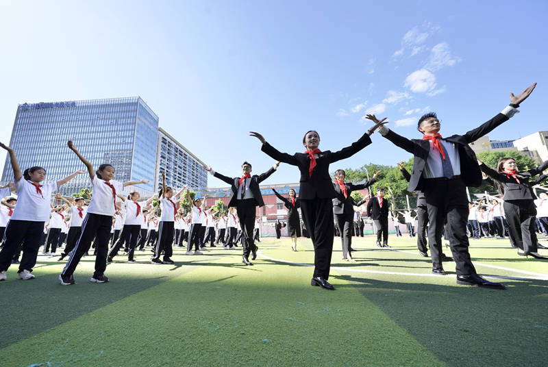 “裁判舞蹈”進校園 與師生共舞慶“六一”