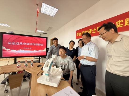 沒寫畢業論文，全憑能幹！上理工兩碩士靠實踐成果畢業