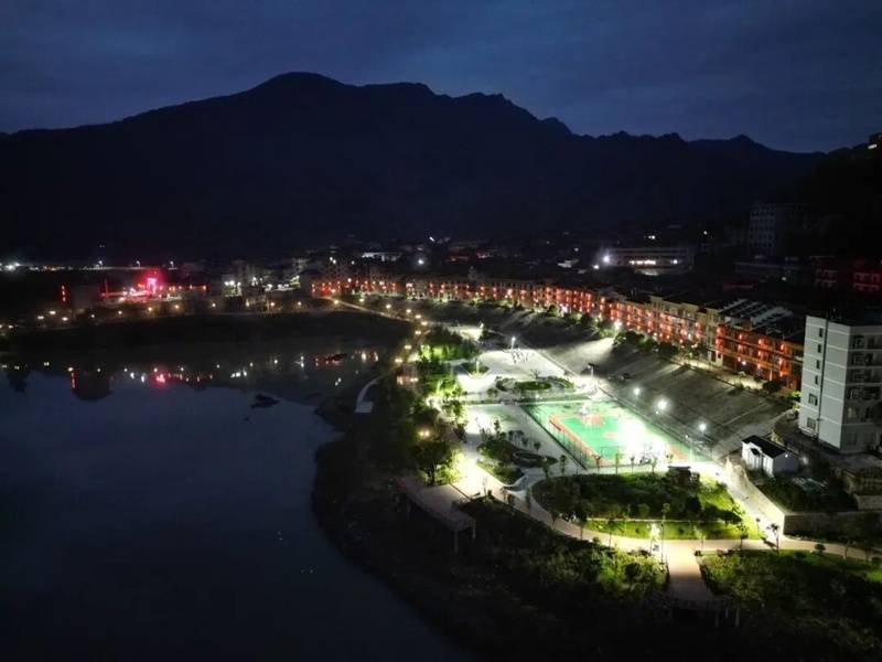 一江碧水映新居！沿河縣思渠鎮水庫移民搬遷後的幸福蝶變