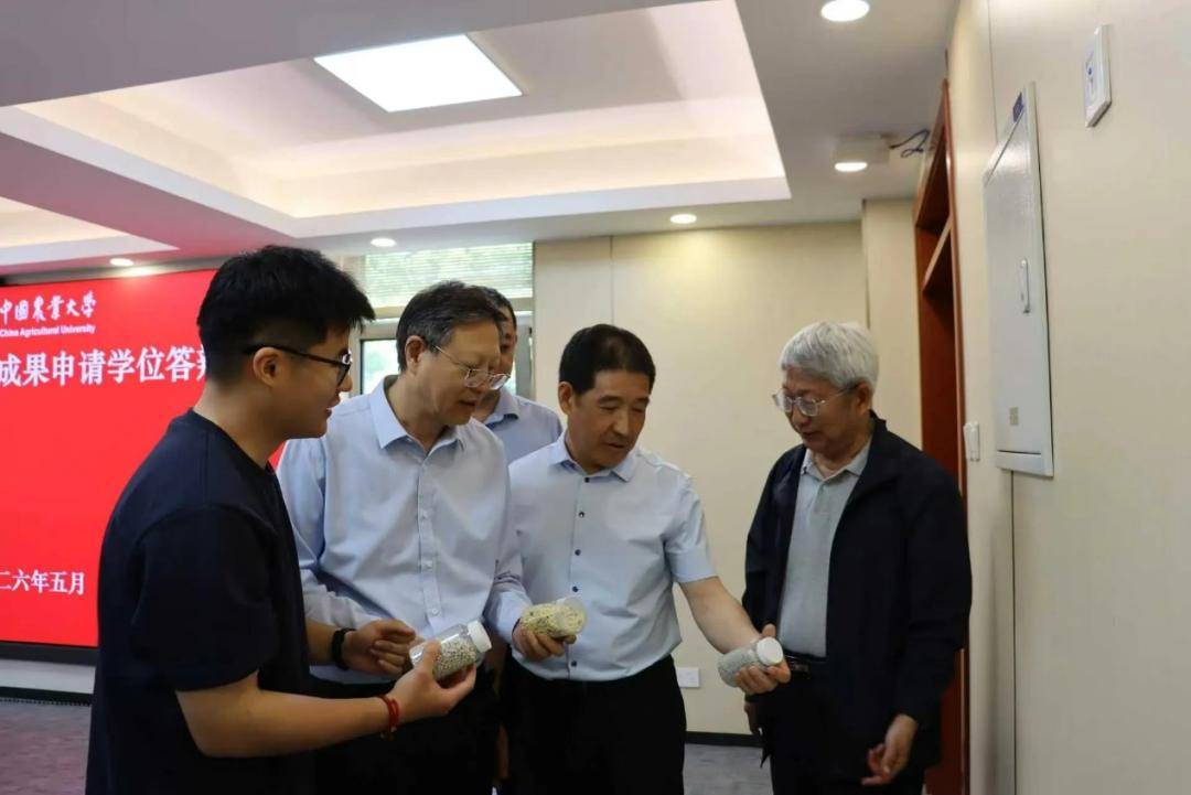 沒寫畢業論文，36名研究生憑小說等成果獲得學位