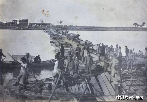 原創老照片：英國領事拍攝收藏的辛亥革命武漢場景照，建築廢墟、革命軍行動和起義犧牲者，慘烈血腥