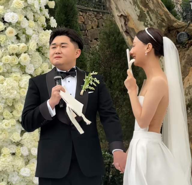 原創張百喬婚變後為親弟弟相親！八塊腹肌顏值差距大，現場被女性爆燈