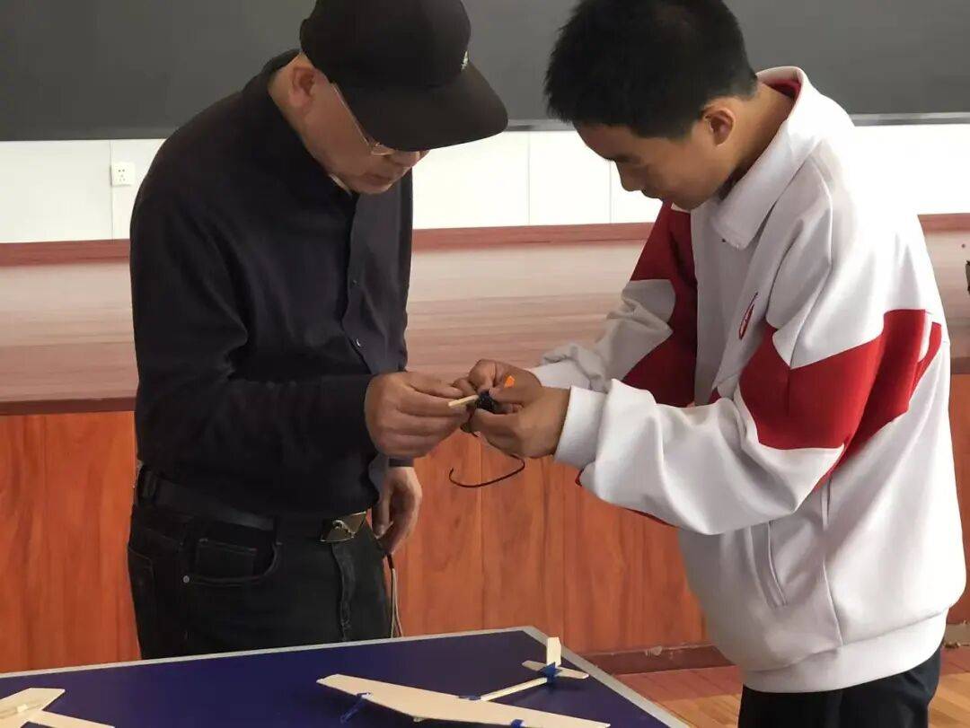 剛出道就火了！海淀這所中學打造“雙王牌班”，揭露“造星”奧秘！