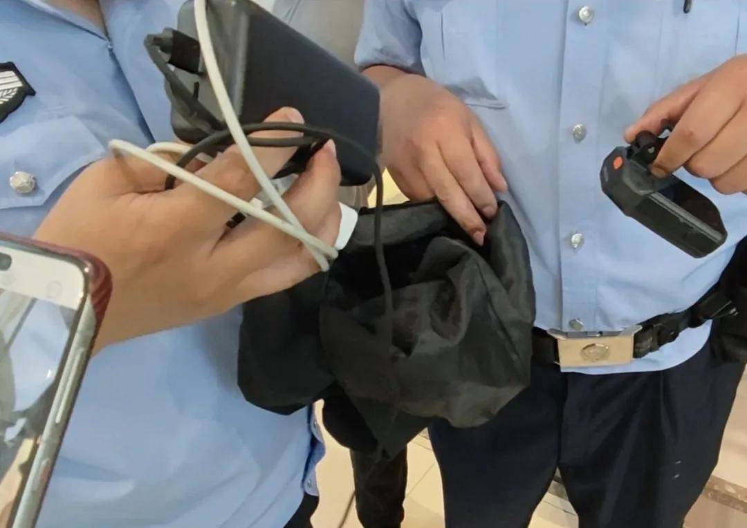 男子偷拍多名穿裙子女性，被休假軍人擒拿