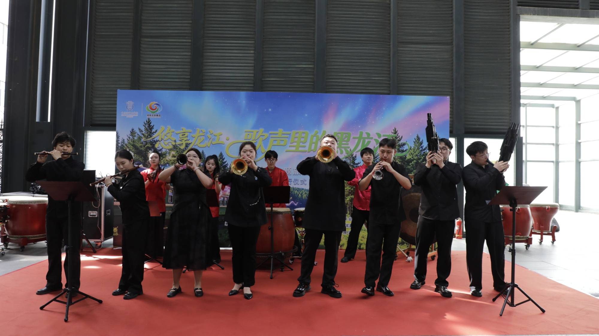 哈鐵開行首趟“悠享龍江·歌聲裡的黑龍江”音樂主題旅遊專列