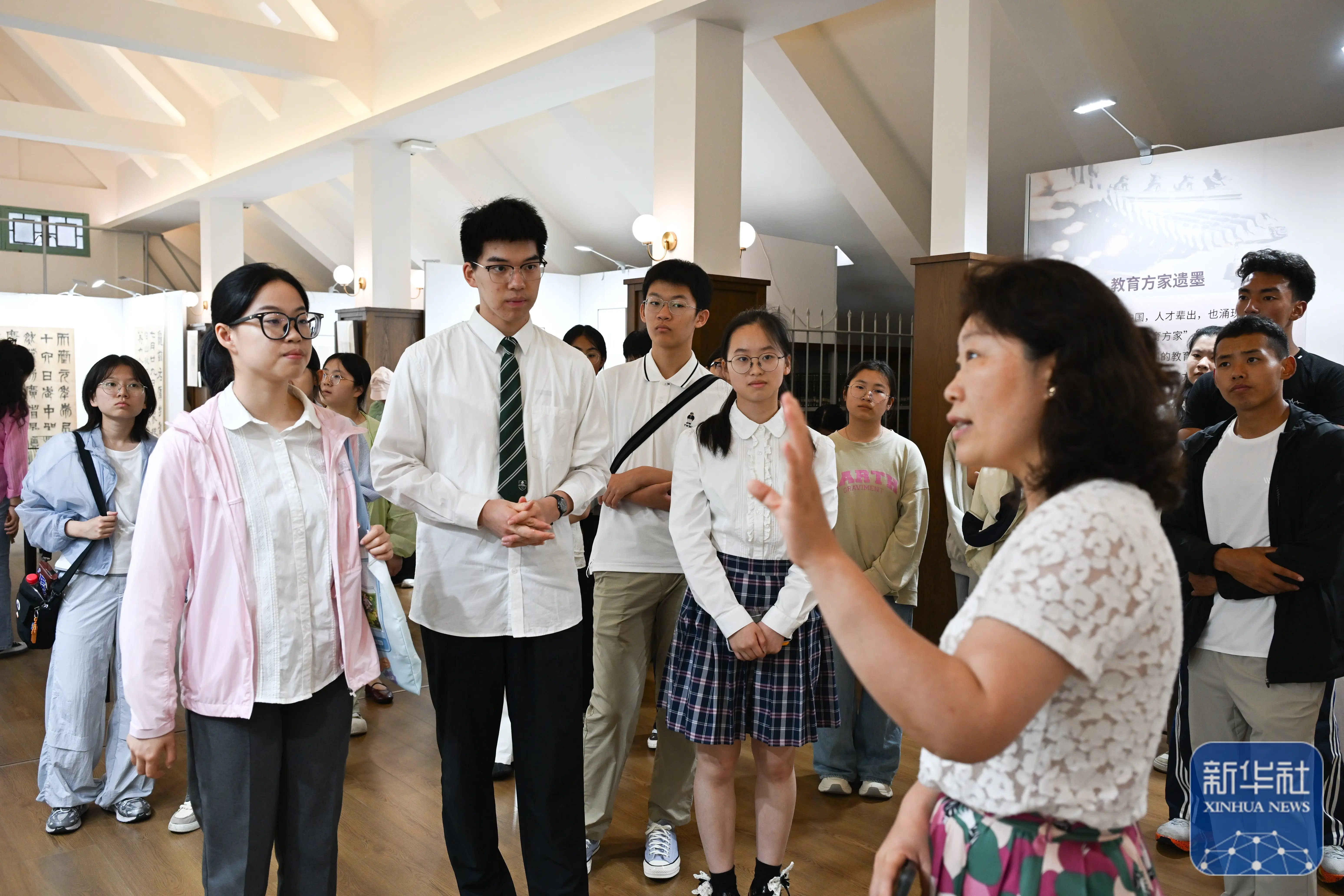 “大學問道”暨“百萬學子游江蘇”活動舉行