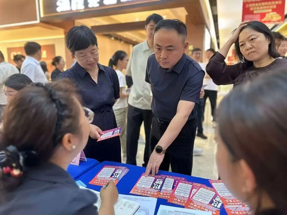 招聘場景上“新”逛街式求職來了，2026年濟南市“招聘夜市”啟動