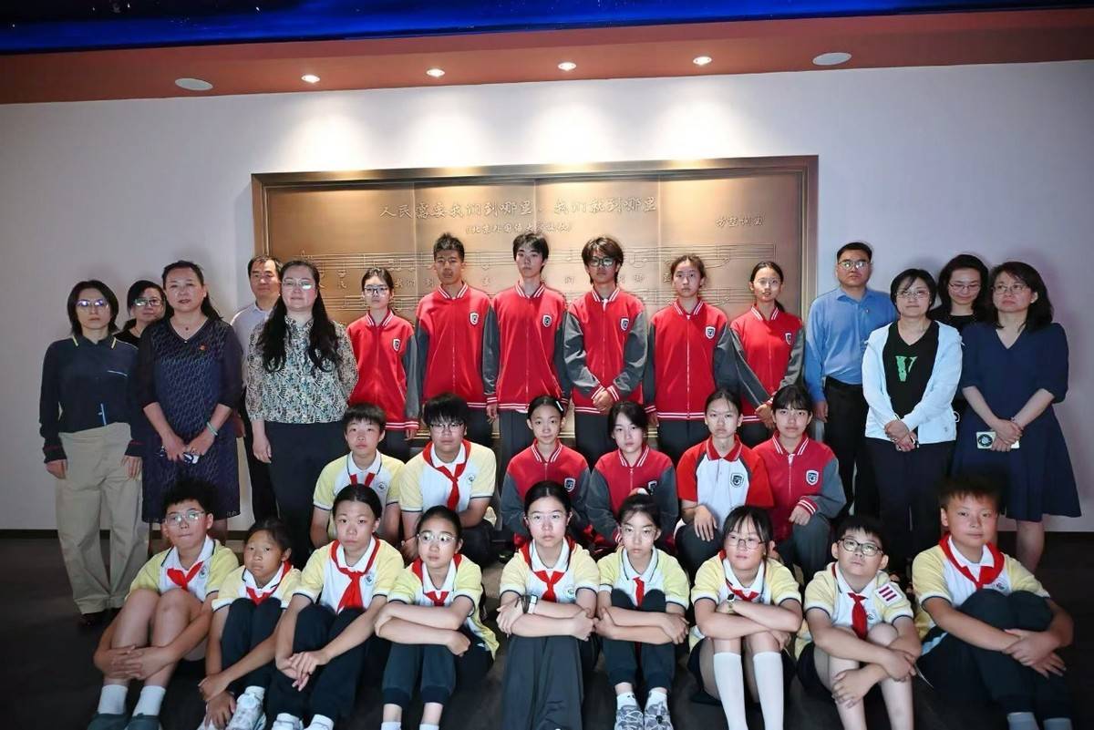 “傳承紅色基因 講好中國故事” ——大中小學齊聚北外校史館共上沉浸式“大思政課”