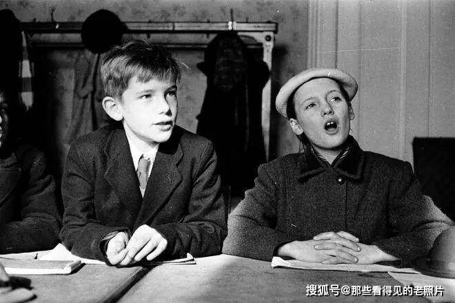老照片 1955年波蘭移民在英國 和現在的移民截然不同
