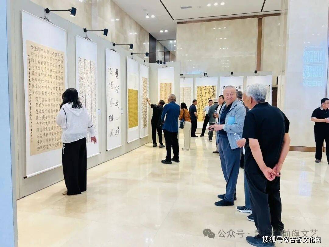 “藝術北疆 文化暖城”首屆“墨海杯”全國書法作品展暨作品集首發儀式在鄂托克前旗盛大啟幕