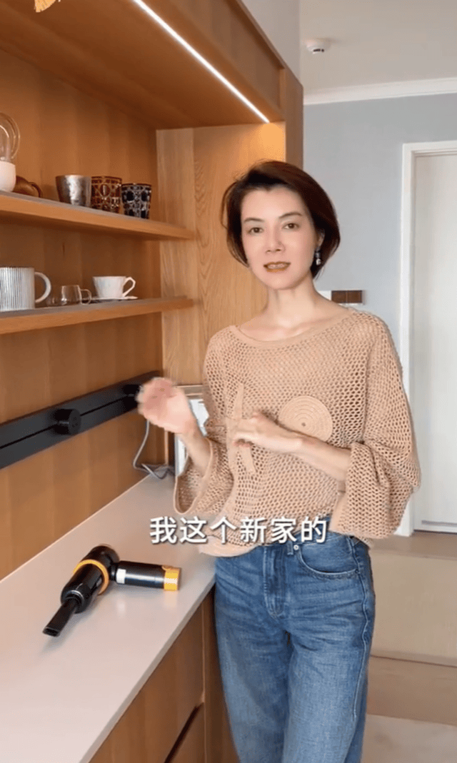 原創44歲車曉搬離北京別墅，曬新家空間不大傢俱也不多，裝修十分普通