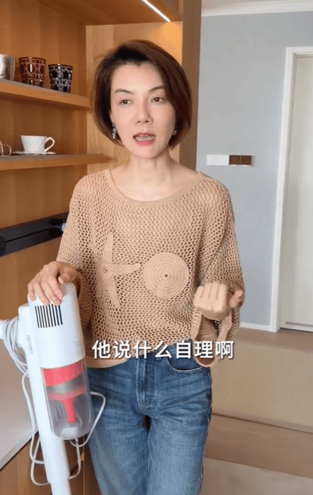 原創44歲車曉搬離北京別墅，曬新家空間不大傢俱也不多，裝修十分普通