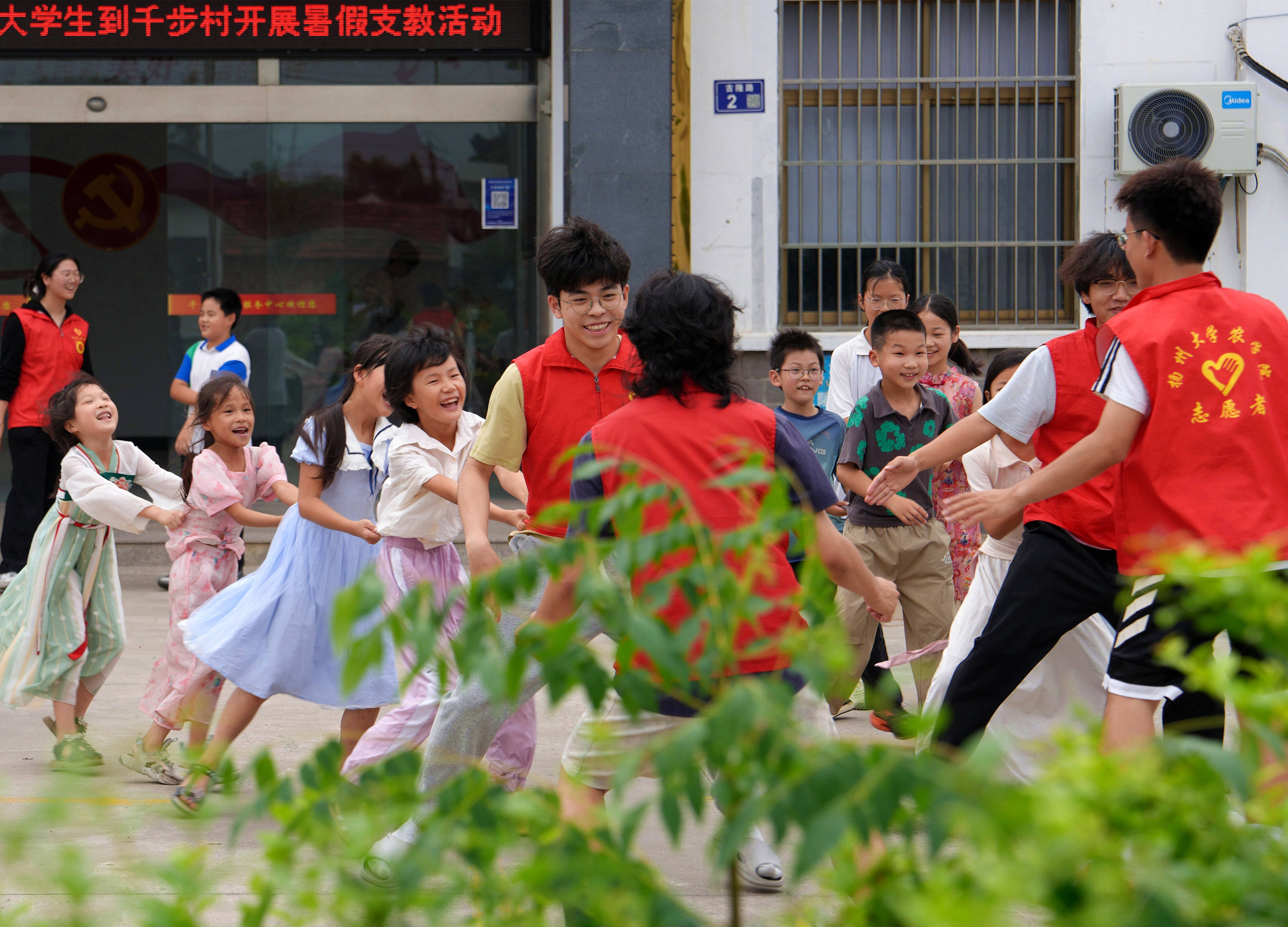 江蘇海安：大學生愛心支教點亮孩童多彩暑假#