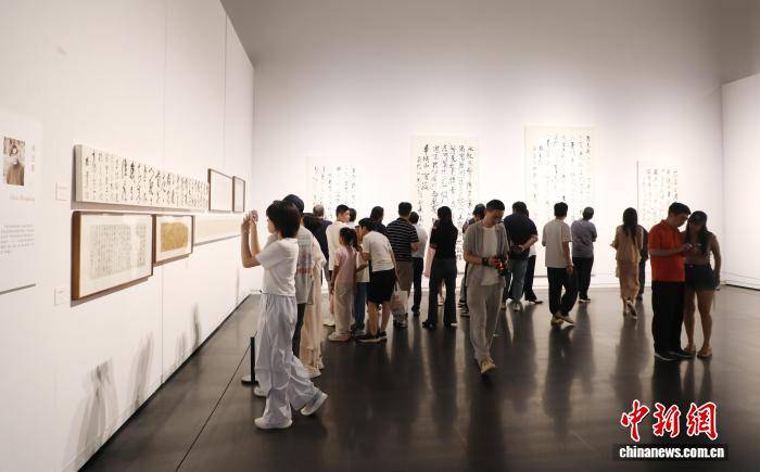 河南鄭州：“字裡千秋·今古通脈”書法藝術展啟幕