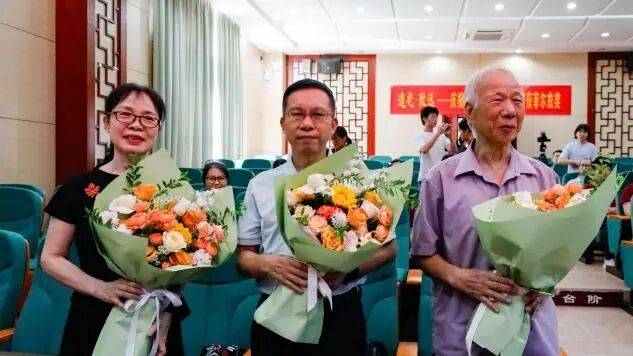 高中時期的王虹是什麼樣的？母校桂林中學教師回憶……