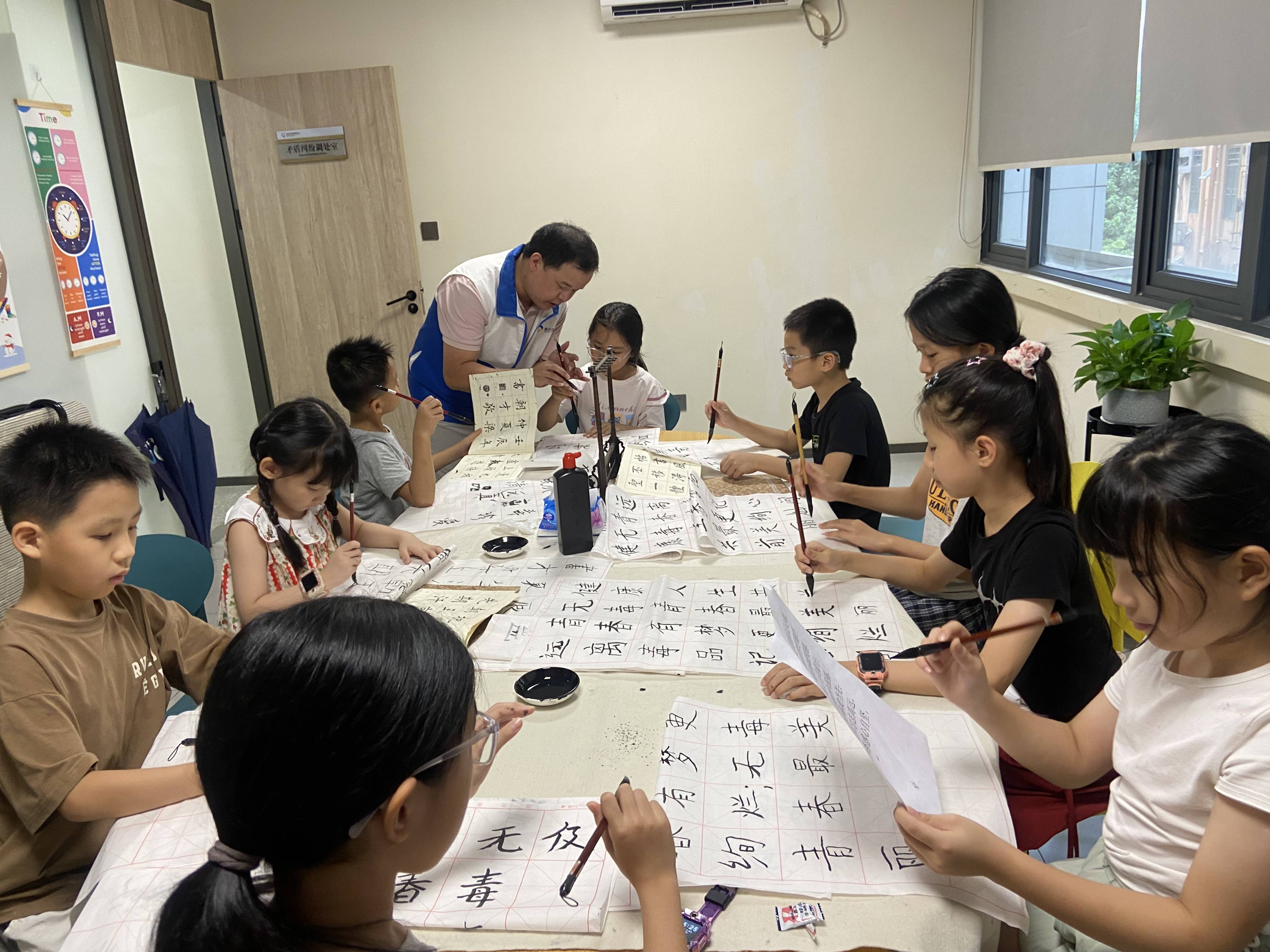南園街道：禁毒書法課堂 筆墨書寫無毒青春