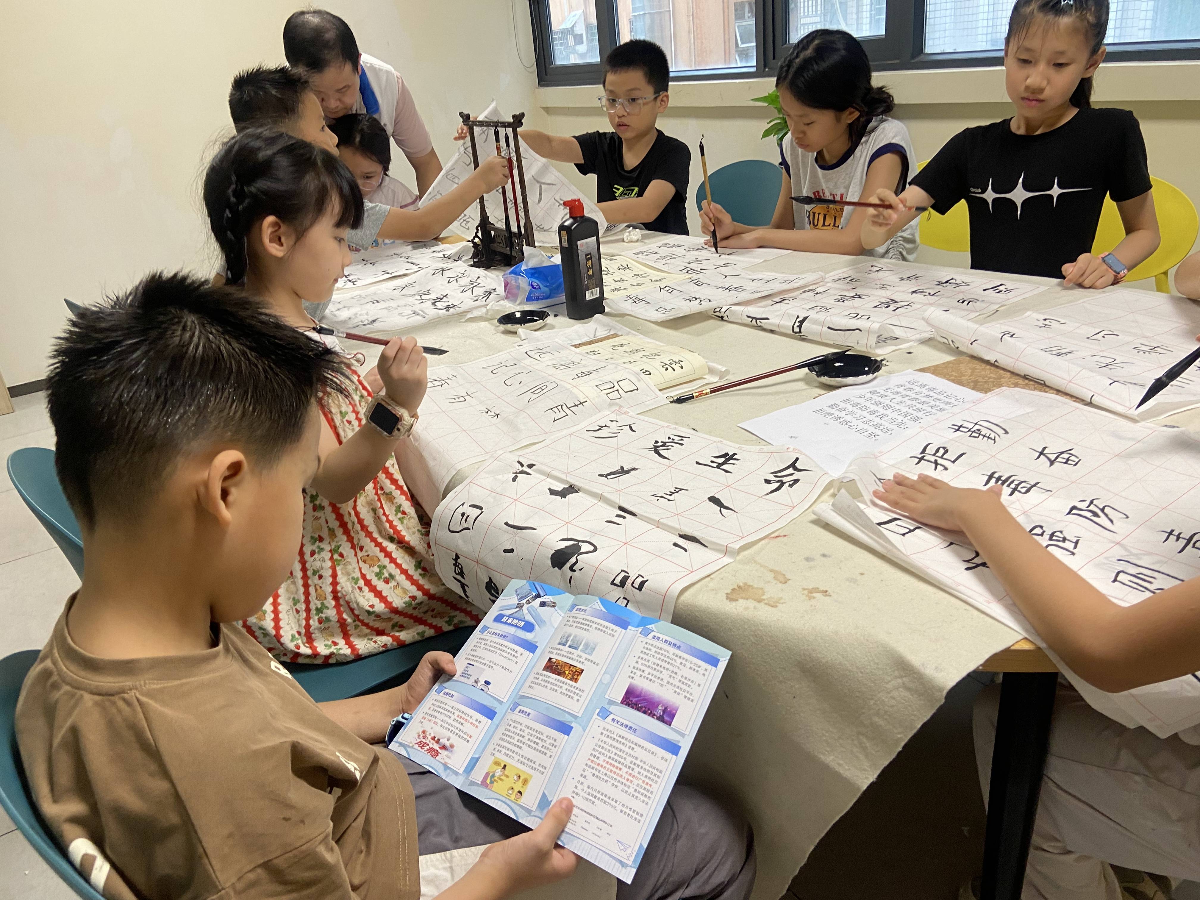 南園街道：禁毒書法課堂 筆墨書寫無毒青春