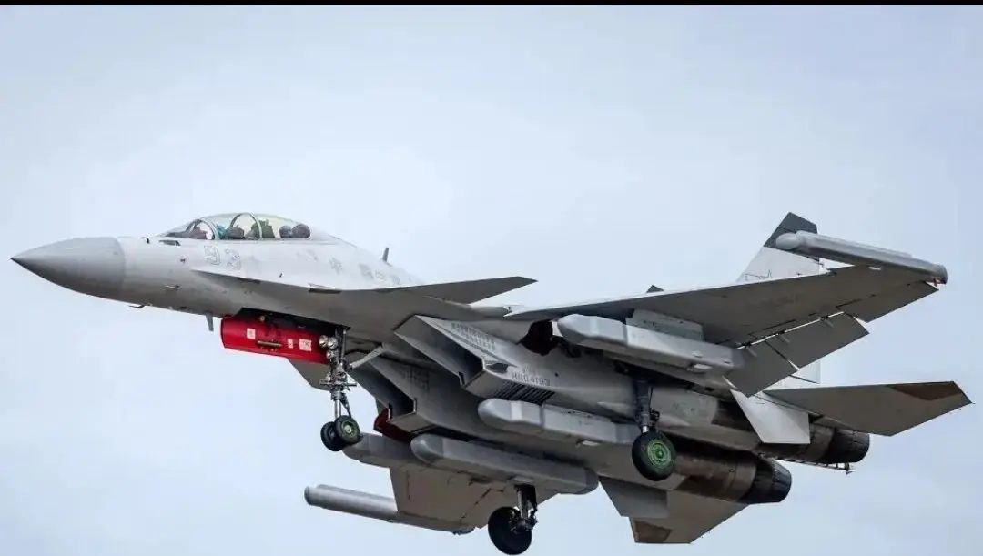 原創中國航母遠洋作戰關鍵殲-15D電子戰機