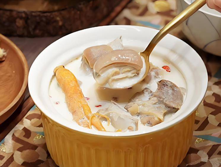 原創《紅樓夢》第一美食“茄鯗”，騙了讀者三百年